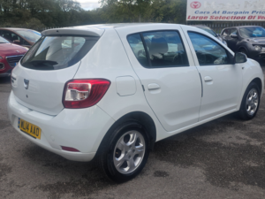 2014 Dacia Sandero 1.2 Laureate Hatchback 5dr Petrol Manual Euro 5 (75 Ps) in White — image 3
