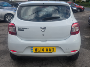 2014 Dacia Sandero 1.2 Laureate Hatchback 5dr Petrol Manual Euro 5 (75 Ps) in White — image 4