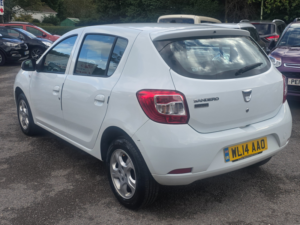 2014 Dacia Sandero 1.2 Laureate Hatchback 5dr Petrol Manual Euro 5 (75 Ps) in White — image 5