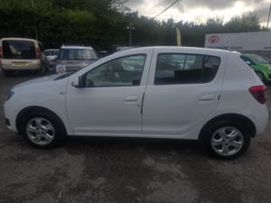 2014 Dacia Sandero 1.2 Laureate Hatchback 5dr Petrol Manual Euro 5 (75 Ps) in White — image 6