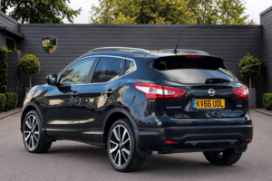2016 Nissan Qashqai 1.2 Dig-T Tekna Xtron 2WD Euro 6 (s/s) 5dr in Black — image 5