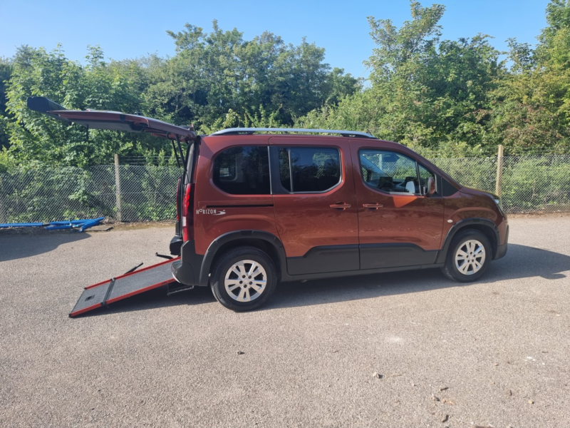 2020 Peugeot Rifter 1.5 Bluehdi Allure in Bronze — image 1