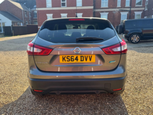 2015 Nissan Qashqai 1.5 Dci Acenta Premium SUV in Grey — image 4