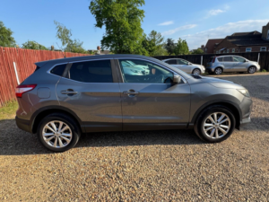 2015 Nissan Qashqai 1.5 Dci Acenta Premium SUV in Grey — image 5