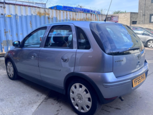 2005 Vauxhall Corsa 1.2i 16v Design Easytronic 5dr (a/c) in Silver — image 3
