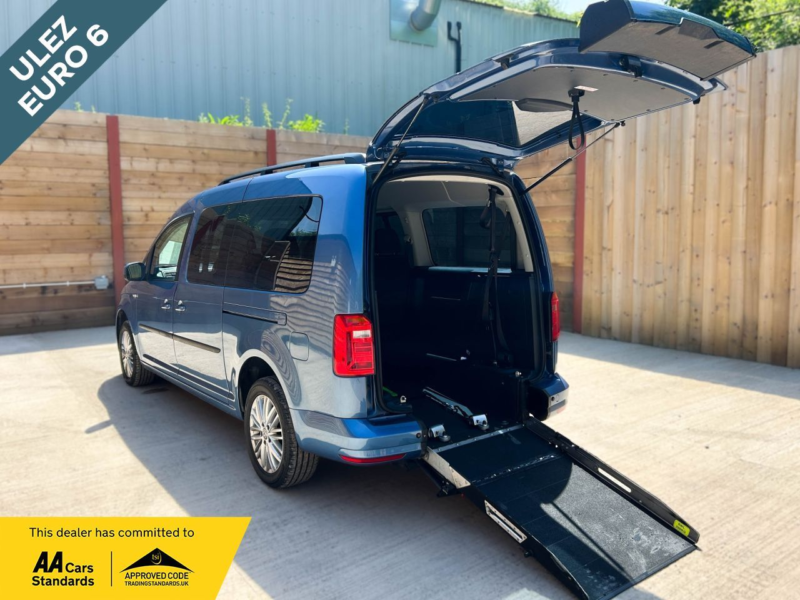 2018 Volkswagen Caddy Maxi Life Sor - 5 SEAT Auto Petrol Wheelchair Accessible Vehicle With Access Ramp in Blue — image 1