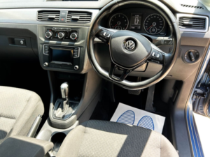 2018 Volkswagen Caddy Maxi Life Sor - 5 SEAT Auto Petrol Wheelchair Accessible Vehicle With Access Ramp in Blue — image 2