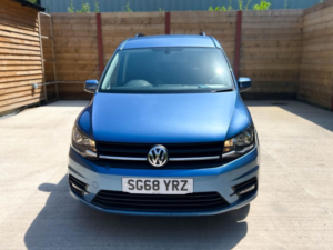 2018 Volkswagen Caddy Maxi Life Sor - 5 SEAT Auto Petrol Wheelchair Accessible Vehicle With Access Ramp in Blue — image 6