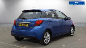2015 Toyota Yaris 1.5 Vvt-H Sport E-CVT Euro 6 5dr in Blue — image 4