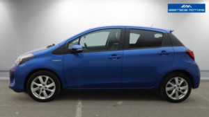 2015 Toyota Yaris 1.5 Vvt-H Sport E-CVT Euro 6 5dr in Blue — image 6