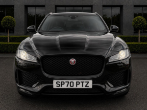 2020 Jaguar F-Pace 2.0 D180 Chequered Flag Auto AWD Euro 6 (s/s) 5dr in Black — image 2