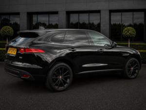 2020 Jaguar F-Pace 2.0 D180 Chequered Flag Auto AWD Euro 6 (s/s) 5dr in Black — image 5