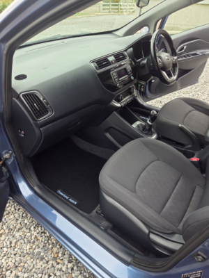2015 Kia Rio 1.1 Crdi Ecodynamics 2 Hatchback 5dr Diesel Manual Euro 6 (s/s) (74 Bhp) in Blue — image 4