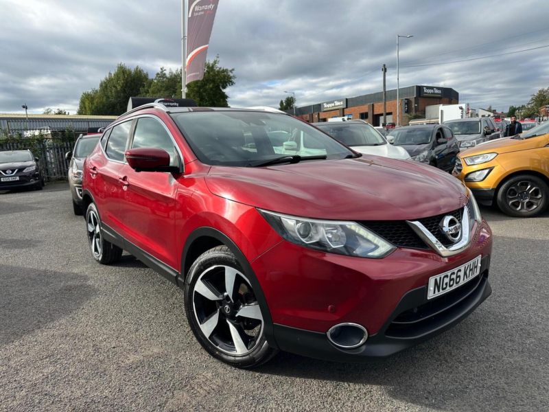 2017 Nissan Qashqai 1.5 Dci N-Vision 2WD Euro 6 (s/s) 5dr in Red — image 1