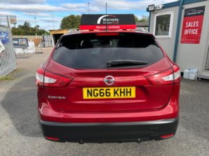 2017 Nissan Qashqai 1.5 Dci N-Vision 2WD Euro 6 (s/s) 5dr in Red — image 6