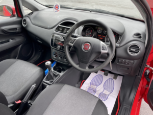 2015 Fiat Punto 1.2 Punto 3-Door 1.2 8v 69hp Pop+ in Red — image 5
