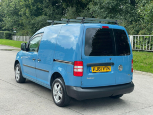 2011 Volkswagen Caddy 1.6 Tdi C20 L1 H1 4dr in Blue — image 5