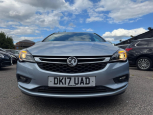 2017 Vauxhall Astra 1.4i Turbo Elite Auto Euro 6 (s/s) 5dr in Silver — image 3