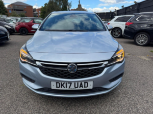 2017 Vauxhall Astra 1.4i Turbo Elite Auto Euro 6 (s/s) 5dr in Silver — image 4