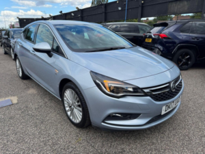 2017 Vauxhall Astra 1.4i Turbo Elite Auto Euro 6 (s/s) 5dr in Silver — image 5