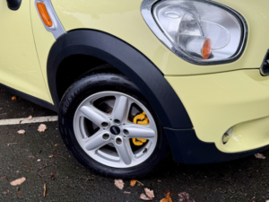 2012 MINI Countryman 1.6*cooper*ac-Bt-Dab-Ulez-Pdc-2keys-Yellow**stunning** in Yellow — image 3