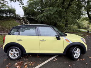 2012 MINI Countryman 1.6*cooper*ac-Bt-Dab-Ulez-Pdc-2keys-Yellow**stunning** in Yellow — image 4