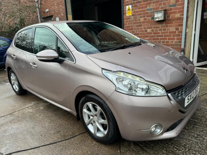 2012 Peugeot 208 1.4 E-Hdi Allure Egc Euro 5 (s/s) 5dr in Pink — image 1