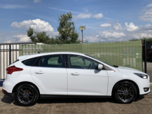 2016 Ford Focus 1.0 T Ecoboost Zetec in White — image 5