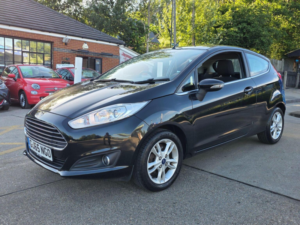 2015 Ford Fiesta 1.25 Zetec Euro 6 3dr in Black — image 2
