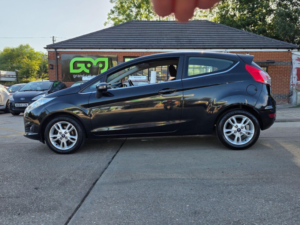 2015 Ford Fiesta 1.25 Zetec Euro 6 3dr in Black — image 5