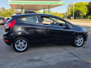 2015 Ford Fiesta 1.25 Zetec Euro 6 3dr in Black — image 6