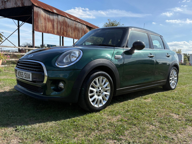 2015 MINI Hatch 1.5 Cooper Euro 6 (s/s) 5dr in Green — image 1