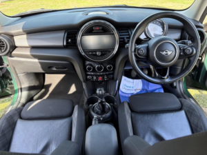 2015 MINI Hatch 1.5 Cooper Euro 6 (s/s) 5dr in Green — image 2