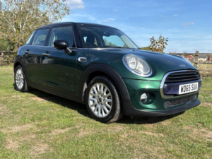 2015 MINI Hatch 1.5 Cooper Euro 6 (s/s) 5dr in Green — image 3