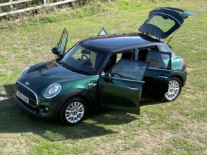 2015 MINI Hatch 1.5 Cooper Euro 6 (s/s) 5dr in Green — image 5