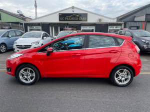 2014 Ford Fiesta 1.25 Zetec Hatchback 5dr Petrol Manual Euro 5 (82 Ps) in Red — image 4