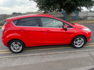 2014 Ford Fiesta 1.25 Zetec Hatchback 5dr Petrol Manual Euro 5 (82 Ps) in Red — image 5