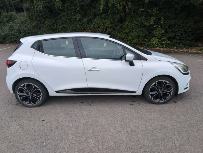 2017 Renault Clio 1.5 Dynamique S Nav Dci 90 in White — image 1
