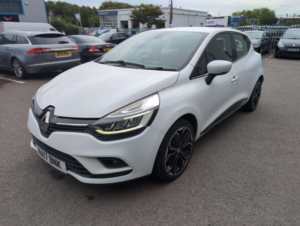 2017 Renault Clio 1.5 Dynamique S Nav Dci 90 in White — image 6
