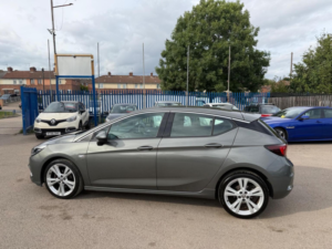 2017 Vauxhall Astra 1.4i Turbo Sri Vx Line Nav Euro 6 5dr in Grey — image 4
