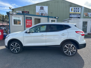 2015 Nissan Qashqai 1.2 Dig-T Tekna 2WD Euro 6 (s/s) 5dr in White — image 5