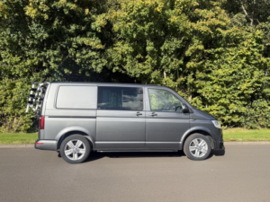 2017 Volkswagen Transporter Kombi 2.0 Bitdi T32 Bluemotion Tech Highline 4motion in Grey — image 2