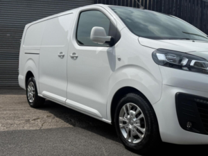 2020 Vauxhall Vivaro 1.5 Turbo D 2900 Sportive L2 H1 Euro 6 (s/s) 5dr in White — image 4