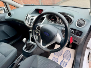 2010 Ford Fiesta 1.25 Zetec 5dr in White — image 5