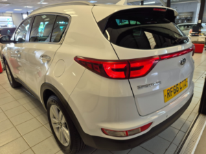 2017 Kia Sportage 1.6 Gdi 2 SUV 5dr Petrol Manual Euro 6 (s/s) (130 Bhp) in White — image 2