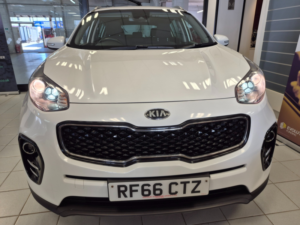 2017 Kia Sportage 1.6 Gdi 2 SUV 5dr Petrol Manual Euro 6 (s/s) (130 Bhp) in White — image 4