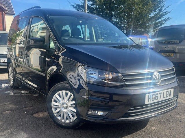 2018 Volkswagen Caddy Life 2.0 Tdi Bluemotion Tech in Black — image 1