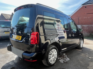 2018 Volkswagen Caddy Life 2.0 Tdi Bluemotion Tech in Black — image 6