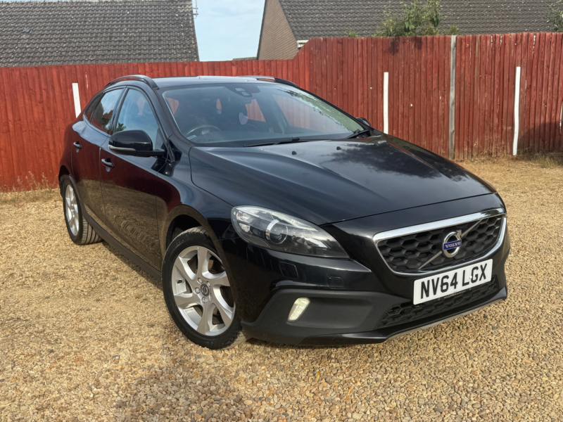 2015 Volvo V40 Cross Country 1.6 D2 Lux Nav Hatchback 5dr Diesel Powershift Euro 5 (s/s) (115 Ps) in Black — image 1