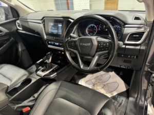 2023 Isuzu D-Max 1.9 Td Dl40 Auto 4WD Euro 6 (s/s) 4dr in Grey — image 2